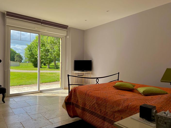 Image No.9-6 Bed House for sale