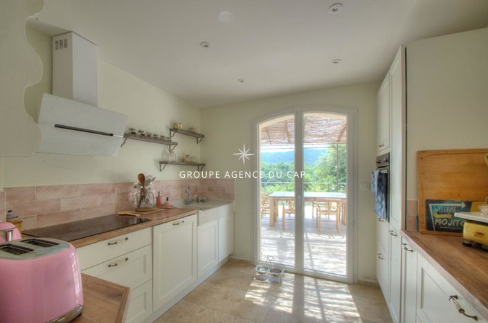 Image No.11-3 Bed House for sale