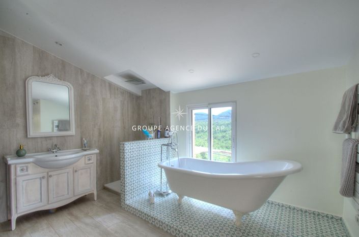 Image No.16-3 Bed House for sale