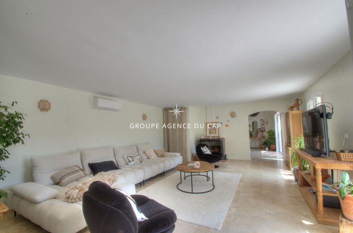 Image No.8-3 Bed House for sale