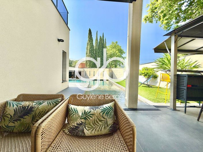 Image No.2-4 Bed House for sale