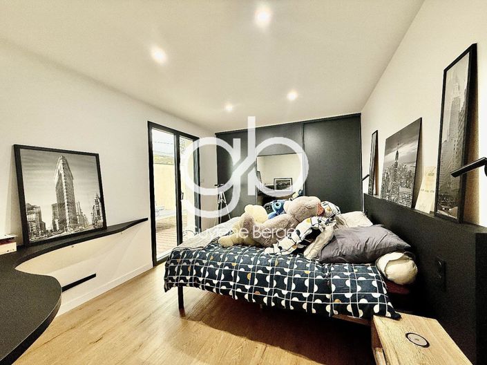 Image No.8-4 Bed House for sale