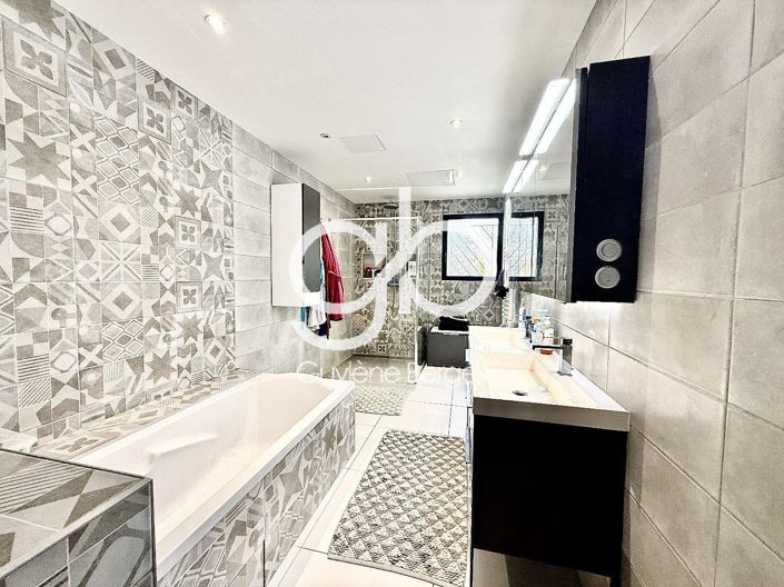 Image No.9-4 Bed House for sale