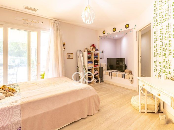 Image No.20-4 Bed House for sale