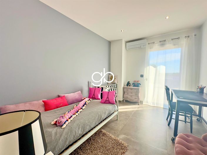 Image No.12-5 Bed House for sale