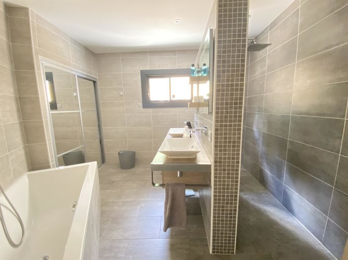 Image No.10-4 Bed House for sale