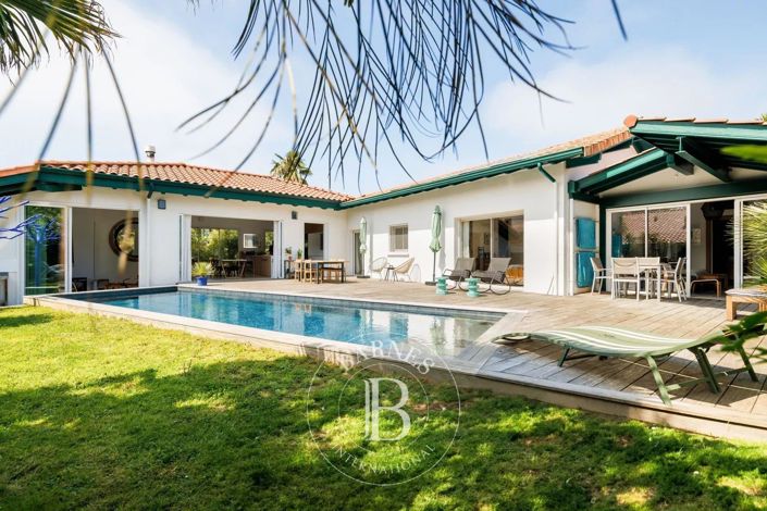 Image No.1-4 Bed House for sale