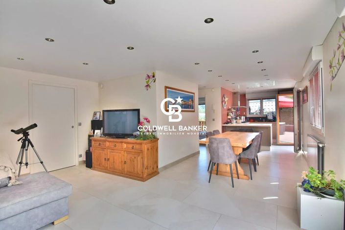 Image No.2-5 Bed House for sale