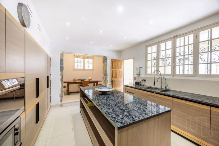 Image No.16-Maison de 9 chambres à vendre à Châteauneuf-Grasse