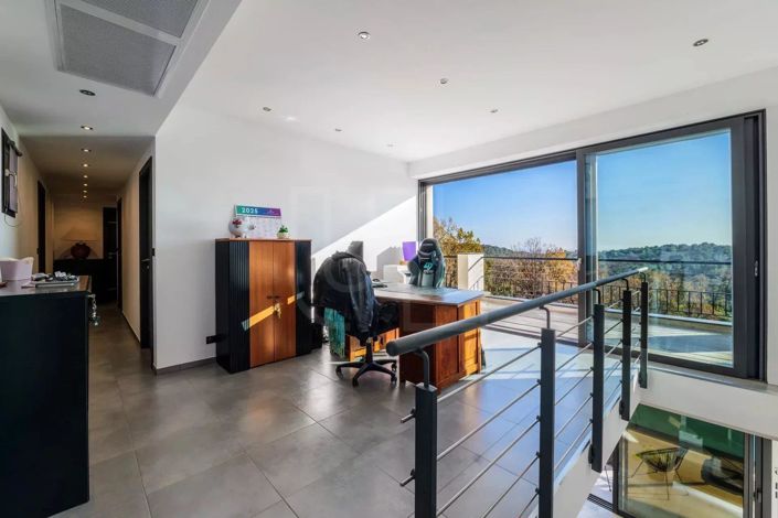 Image No.14-4 Bed House for sale