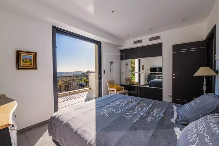 Image No.16-4 Bed House for sale