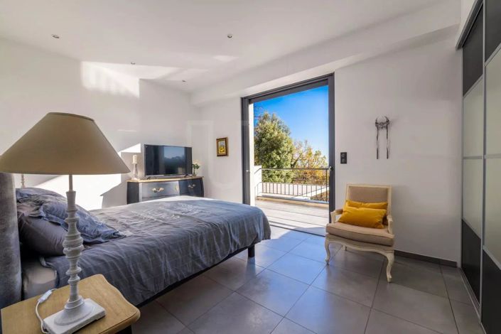 Image No.17-4 Bed House for sale