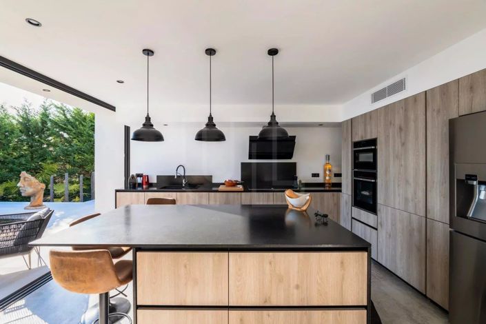 Image No.2-4 Bed House for sale