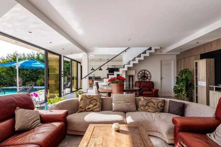 Image No.4-4 Bed House for sale