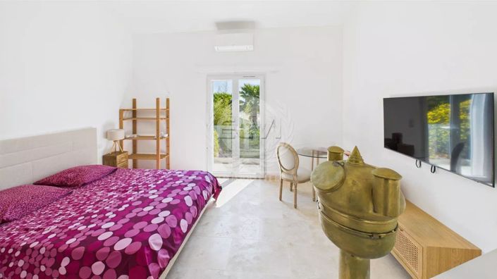 Image No.25-5 Bed House for sale