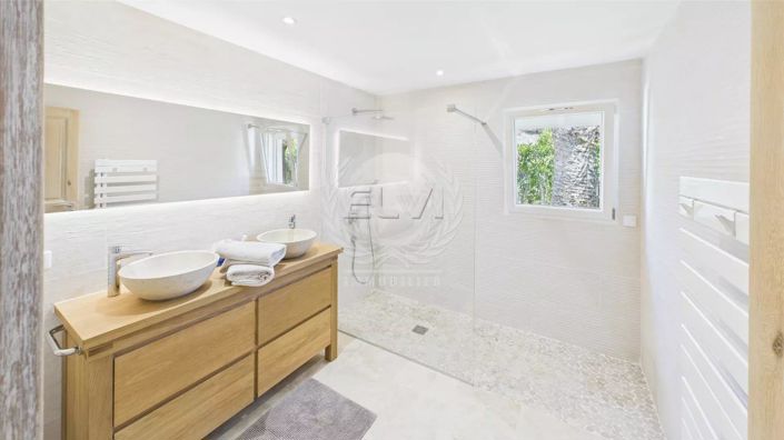 Image No.29-5 Bed House for sale