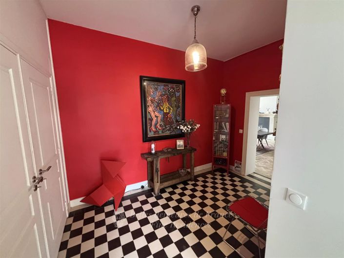 Image No.18-20 Bed House for sale