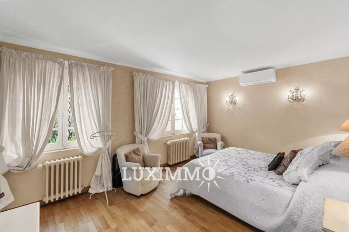 Image No.8-4 Bed House for sale