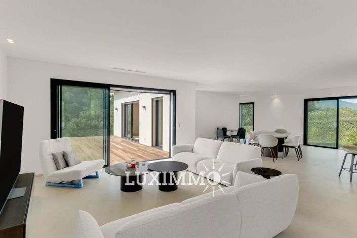 Image No.3-4 Bed House for sale