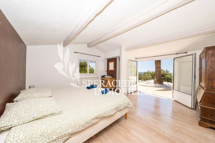 Image No.8-5 Bed House for sale