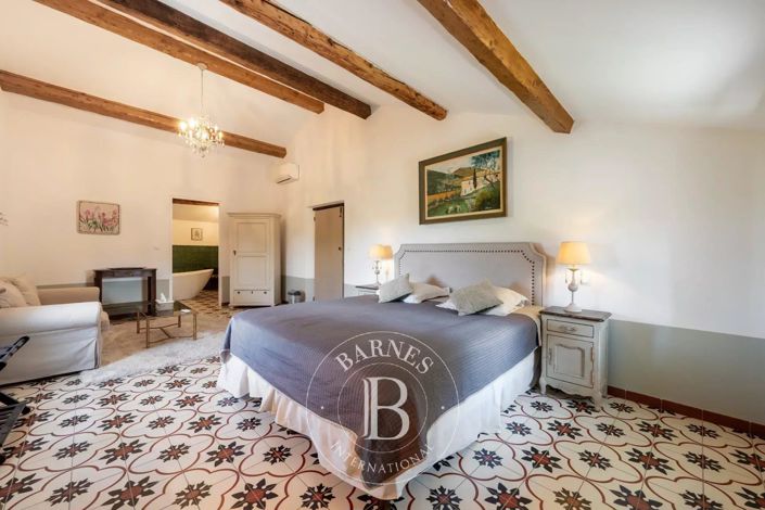 Image No.16-8 Bed House for sale