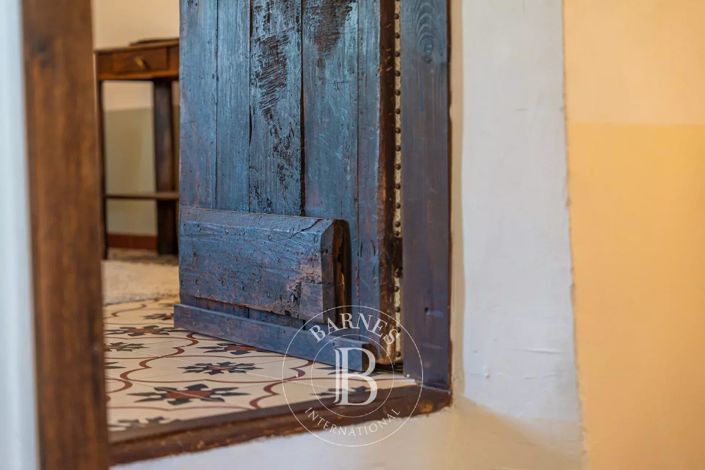 Image No.23-8 Bed House for sale