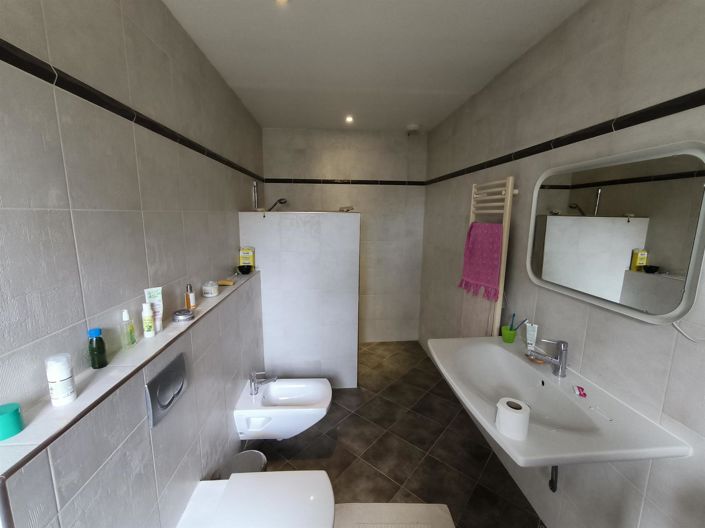 Image No.15-5 Bed House for sale