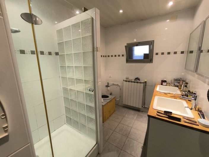 Image No.19-5 Bed House for sale