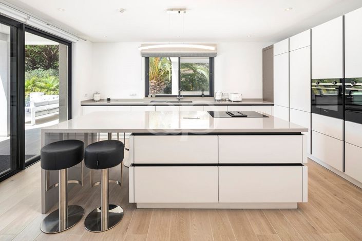 Image No.19-4 Bed House for sale