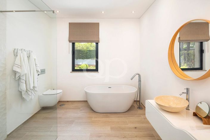 Image No.23-4 Bed House for sale