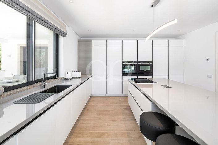 Image No.6-4 Bed House for sale