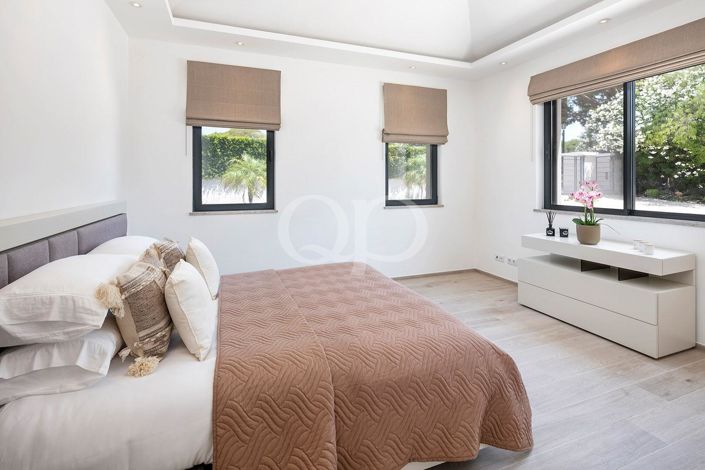 Image No.8-4 Bed House for sale