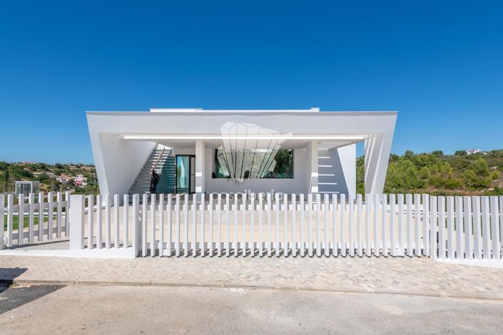 Image No.1-3 Bed House for sale