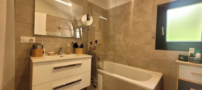 Image No.8-2 Bed House for sale