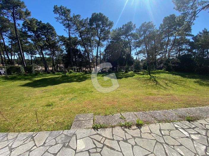 Image No.3-8 Bed House for sale