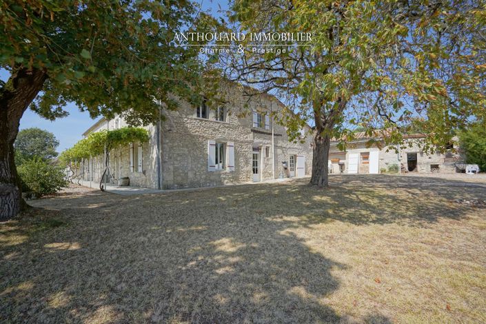 Image No.1-9 Bed House for sale