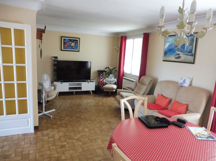 Image No.15-3 Bed House for sale