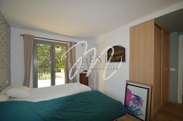 Image No.18-3 Bed Property for sale