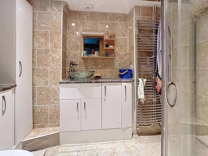 Image No.16-8 Bed House for sale