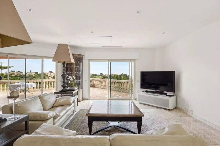 Image No.5-6 Bed House for sale