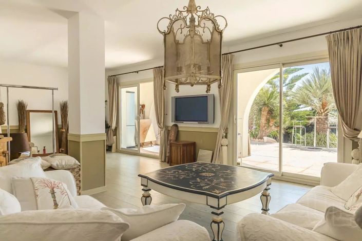 Image No.6-6 Bed House for sale