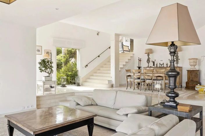 Image No.8-6 Bed House for sale