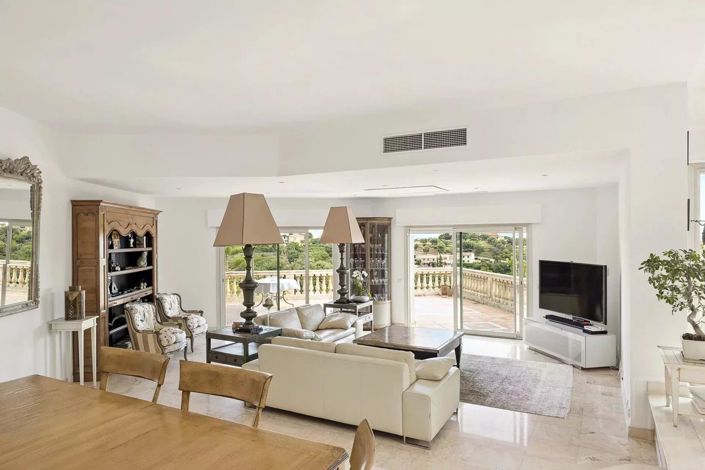 Image No.9-6 Bed House for sale