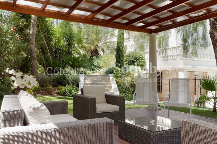 Image No.3-Propriété de 10 chambres à vendre à Cannes
