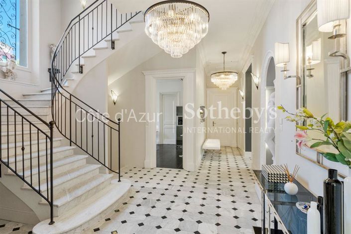 Image No.4-Propriété de 10 chambres à vendre à Cannes