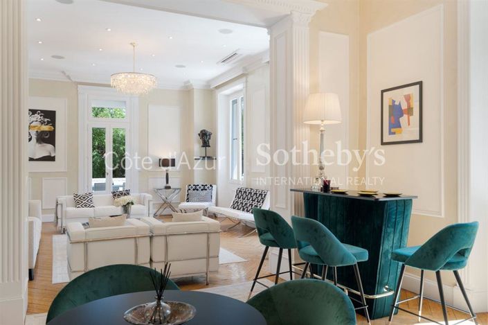 Image No.7-Propriété de 10 chambres à vendre à Cannes