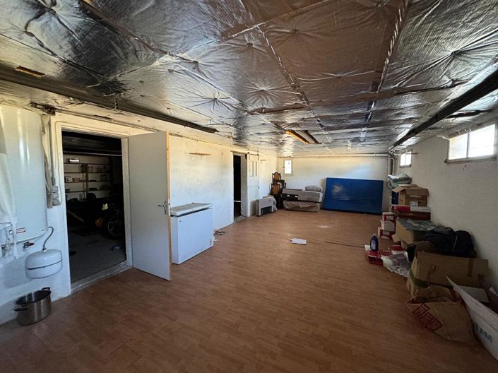 Image No.11-3 Bed House for sale