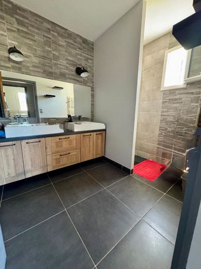 Image No.8-3 Bed House for sale