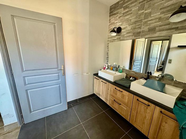 Image No.9-3 Bed House for sale