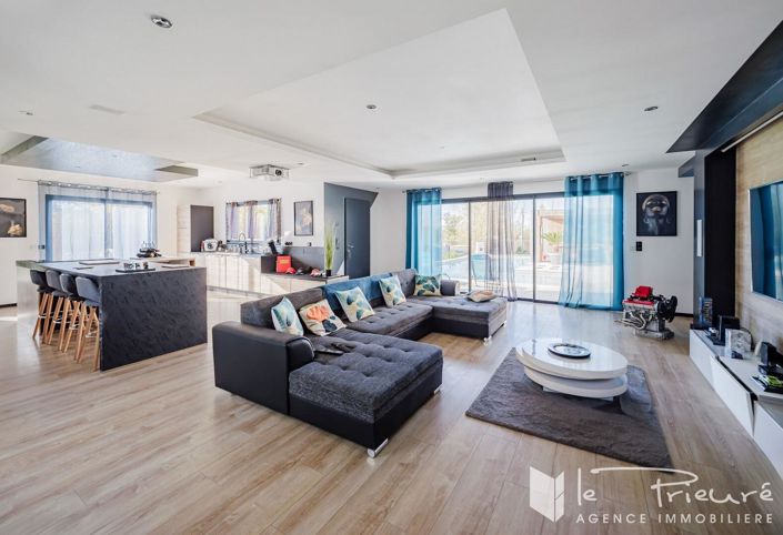 Image No.3-4 Bed House for sale